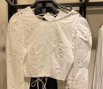 ZARA 긴팔 자수 상의