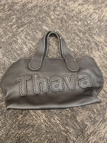 Thava 블랙 가죽 토트백