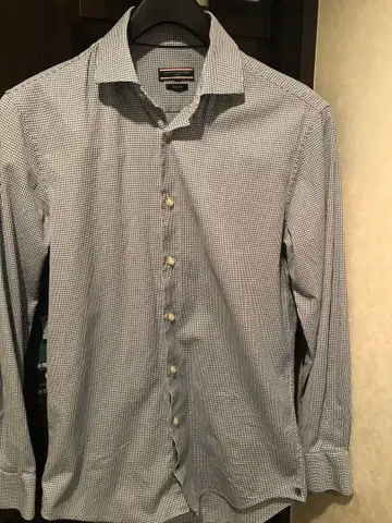 파랑과 화이트 체크 무늬 긴팔 셔츠