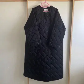 FREAKS STORE 퀼팅 롱 코트 블랙