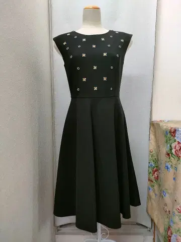 아나이 블랙 플레어 원피스 비쥬