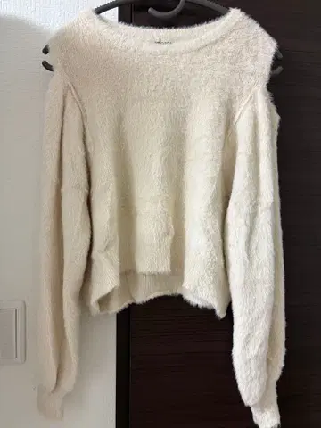 COCO DEAL 슬릿 슬리브 페더 니트