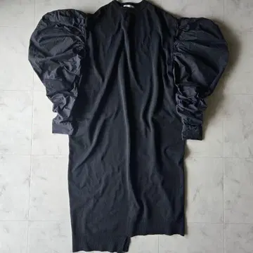 해린 도트사이 니트 원피스 디럭스 드레스 블랙 볼륨 소매