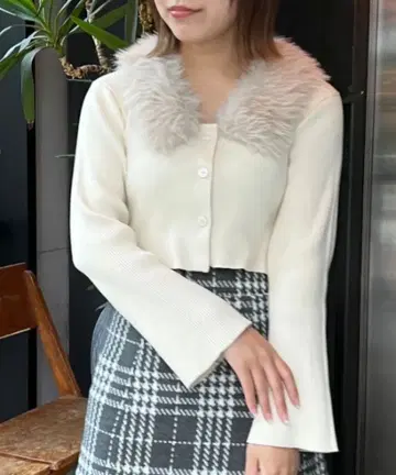 새상품 MAJESTIC LEGON 인조 모피 칼라 니트 가디건