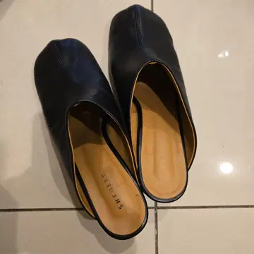 블랙 가죽 스틸레토 펌프스 뮬 일본산 38 사이즈 시너리