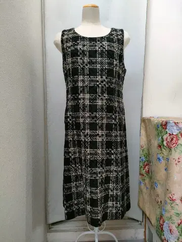 레리안 블랙 체크 슬리브리스 원피스 오버롤 스커트