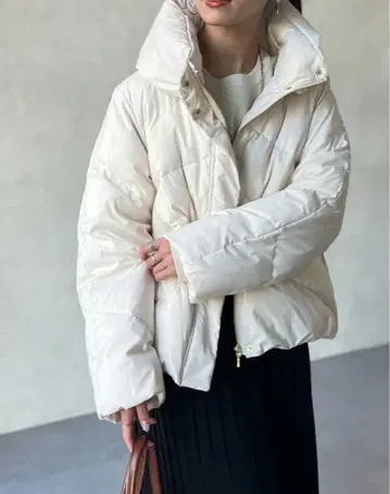 Chez toi() 볼륨 넥 스트레치 다운 화이트