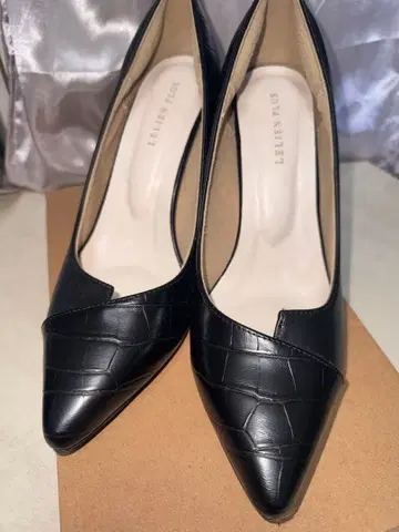 블랙 크로커다일풍 스틸레토 하이힐