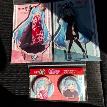 하츠네 미쿠 잇푸도 콜라보 캔뱃지 아크릴 스탠드 2종 랜덤 코스터 1장