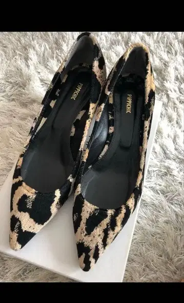 피피 시크 레오파드 펌프스
