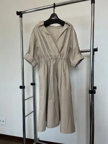 셔츠 원피스 베이지 7부 소매 가을 겨울 V넥 허리 마크 원피스