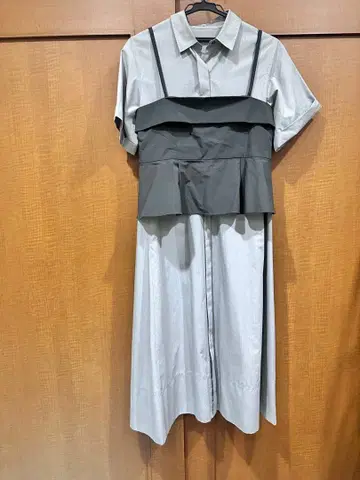 그레이 반팔 셔츠 원피스 프릴 포함