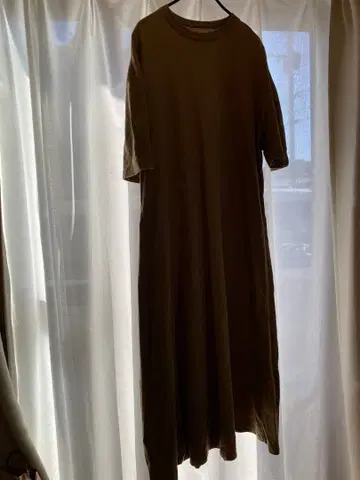 나곤스탠스 베이지 코튼 반팔 롱 원피스