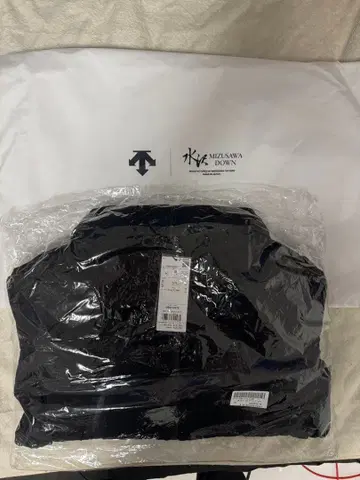 미착용 새상품 미즈사와 다운 데상트 얼터레인 마운티니어 블랙 M
