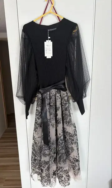 꽃무늬 자수 시스루 원피스