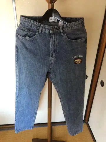 136 LAZY GOD 나무늘보 자수 데님