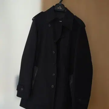 HINWORLD 블랙 스텐카라 코트