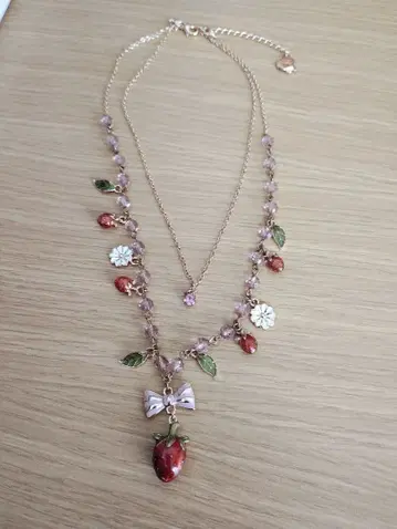 axes femme 스트로베리 리본 목걸이