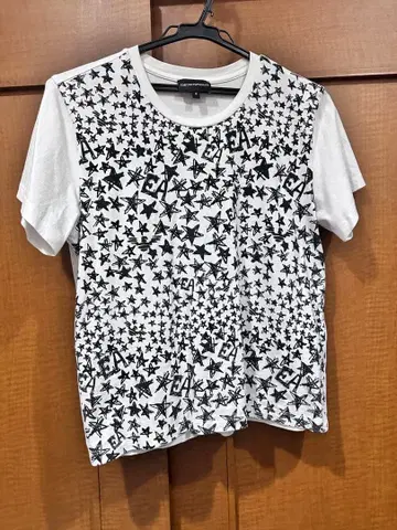 아르마니 별 패턴 프린트 반팔 T셔츠 화이트