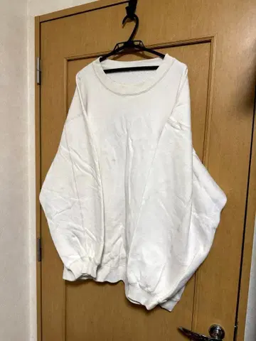 yoko sakamoto 빅 실루엣 화이트 맨투맨