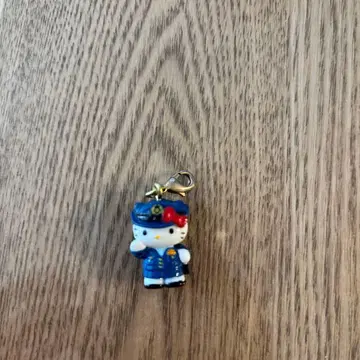 헬로키티 경찰관 키링