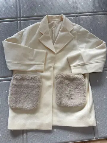 &NOSTALGIA 울라이크 포켓 퍼 가운 코트 M 사이즈