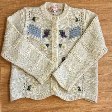 마리무 꽃 자수 장식 아이보리 긴팔 가디건