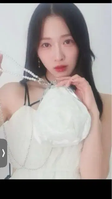 류아유인 새틴 화이트 로즈 숄더백