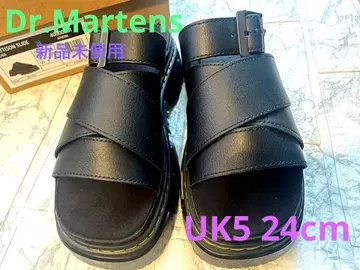 Dr. Martens 블랙 샌들