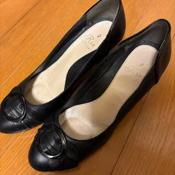 리즈 컴포트 블랙 가죽 링 디자인 펌프스 23.5cm EE