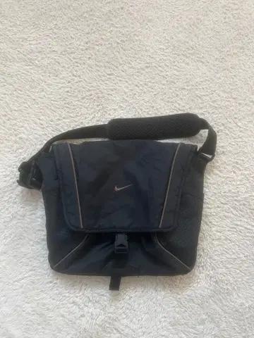 Nike 메신저 백
