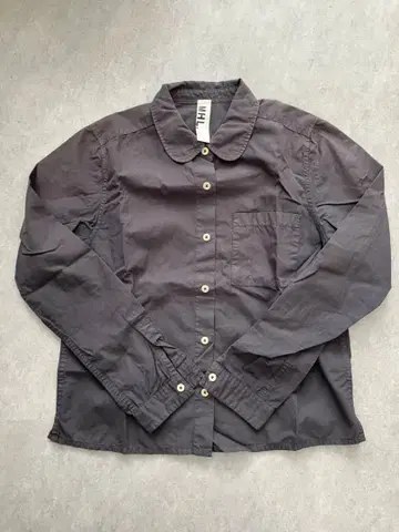 M H L. 라운드 칼라 셔츠 크롭 차콜 그레이