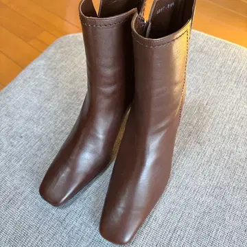 클래식 탄젠트 가죽 지퍼 부츠 24.5cm