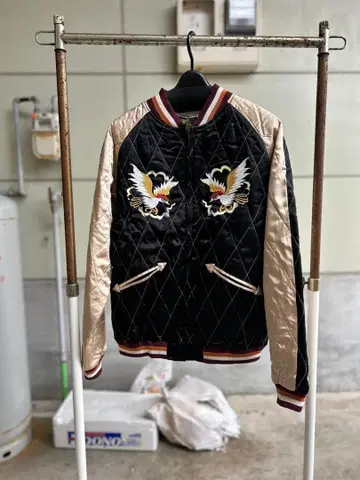 기간 한정! L 사이즈 퀼팅 souvenirjacketHouston