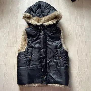 후드 부착 블랙 다운 베스트 리버서블 퍼 베스트