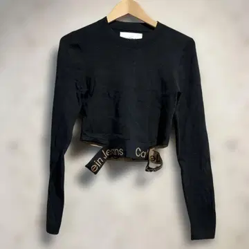 BLACKPINK 제니 착용 CALVIN KLEIN JEANS 니트