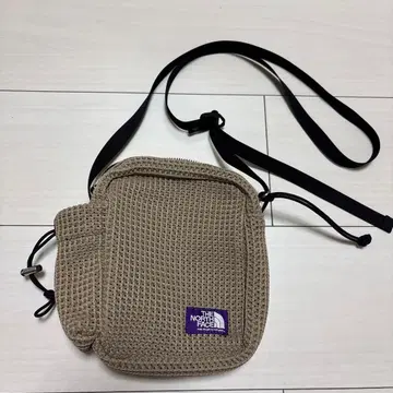 THE NORTH FACE 메쉬 숄더백 베이지
