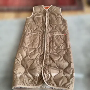 UNIVERSAL OVERALL 베이지 퀼팅 다운 롱 베스트
