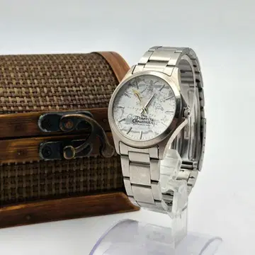 캐리비안의 해적 손목시계 잭 스패로우 디자인 배터리 교체 완료