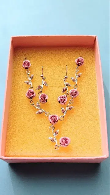 [ 미사용 ] 장미 귀걸이, 목걸이 ( 세트 )
