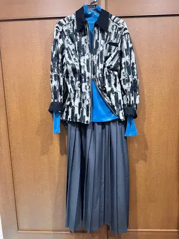 IRENE 흑백 브러쉬 스트로크