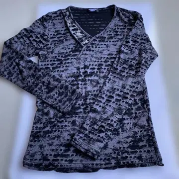 Tornado Mart 시스루 무늬 V넥 긴팔 티셔츠