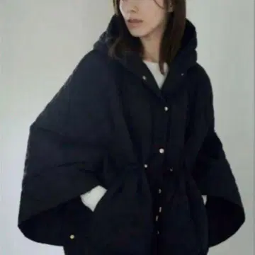 메종 돌체 퀼팅 푸드코트 판초 블랙