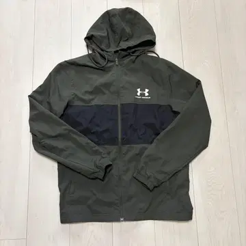 언더아머 후드 부착 나일론 자켓 M