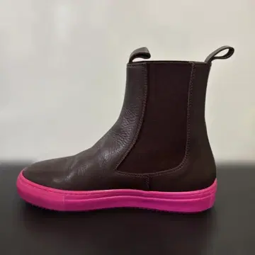 브라운 가죽 사이드 고어 부츠 핑크 밑창