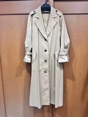 베이지 트렌치코트 허리 벨트 포함