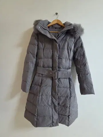 그레이 후드 부착 다운 자켓