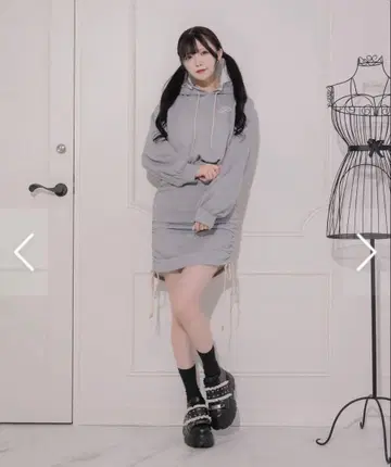 pium 후드 프릴 맨투맨 미니 원피스