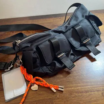 niko and - 오리지널 참 포함 멀티 포켓 숄더백