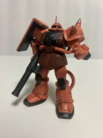 기동전사 건담 웨더링 & 라이트 피규어 MS-06S 자쿠 II